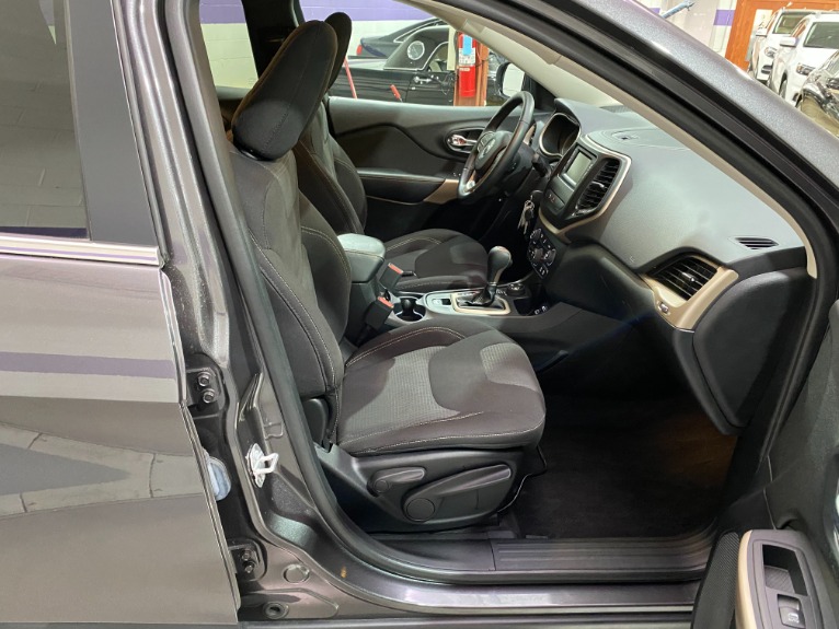 Used-2017-Jeep-Cherokee-Latitude-4X4