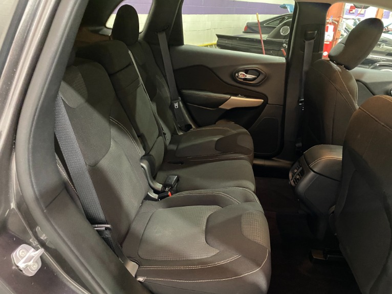 Used-2017-Jeep-Cherokee-Latitude-4X4