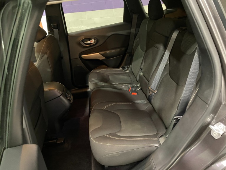 Used-2017-Jeep-Cherokee-Latitude-4X4