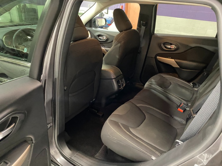 Used-2017-Jeep-Cherokee-Latitude-4X4