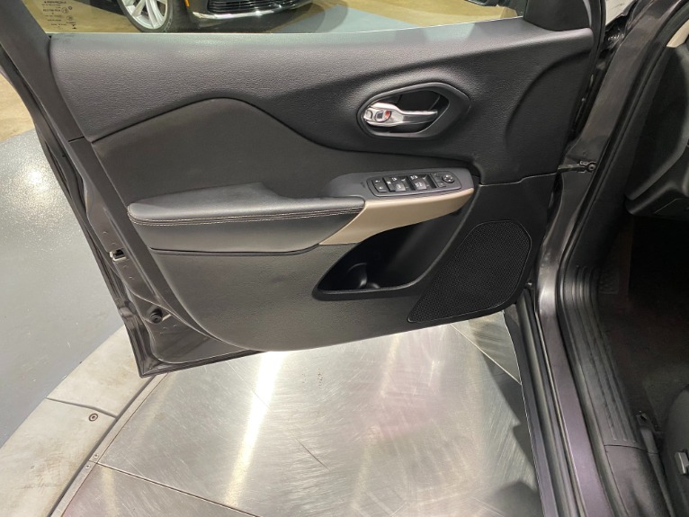 Used-2017-Jeep-Cherokee-Latitude-4X4