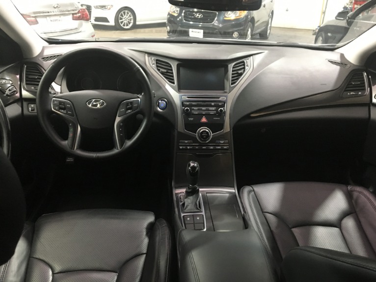 Used-2017-Hyundai-Azera