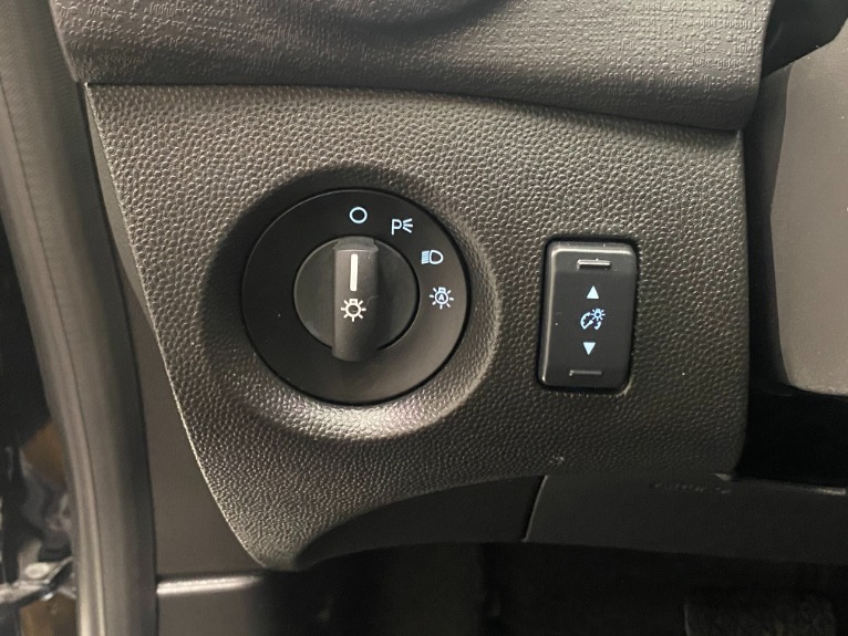 Used-2019-Ford-Fiesta-SE-Hatchback-FWD