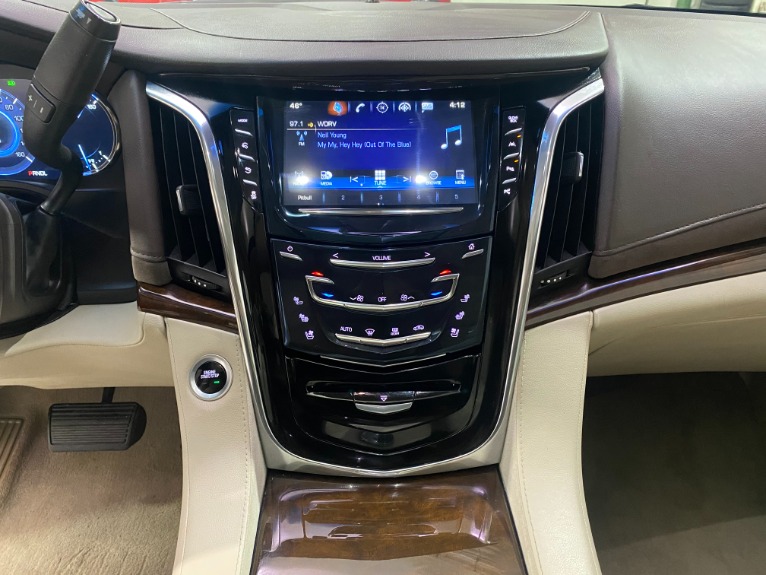 Used-2017-Cadillac-Escalade-Luxury-4x4