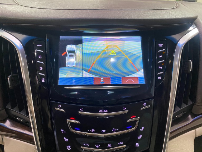 Used-2017-Cadillac-Escalade-Luxury-4x4