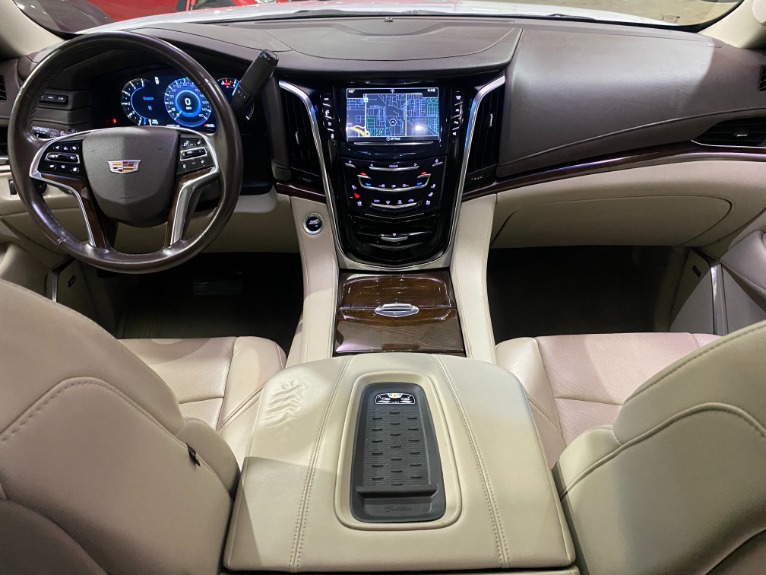 Used-2017-Cadillac-Escalade-Luxury-4x4