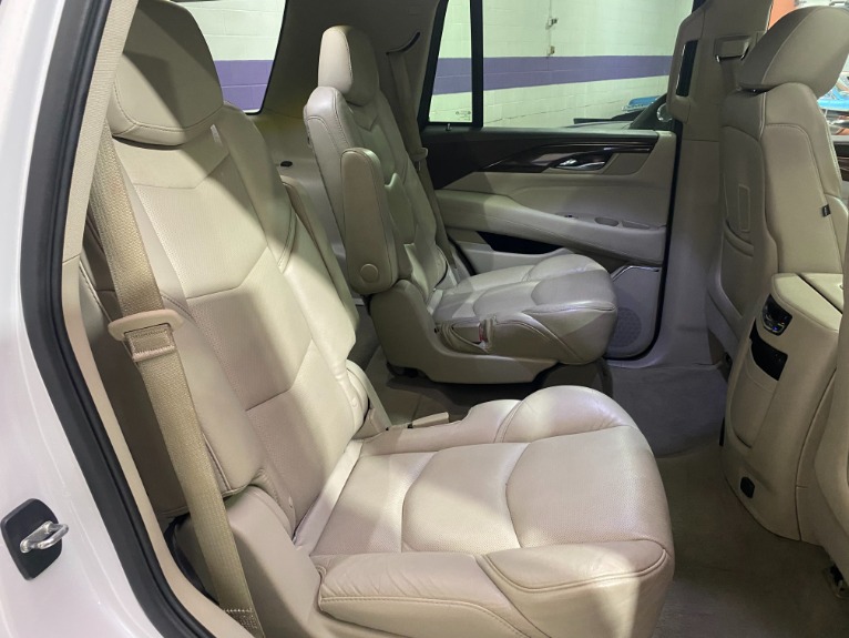 Used-2017-Cadillac-Escalade-Luxury-4x4