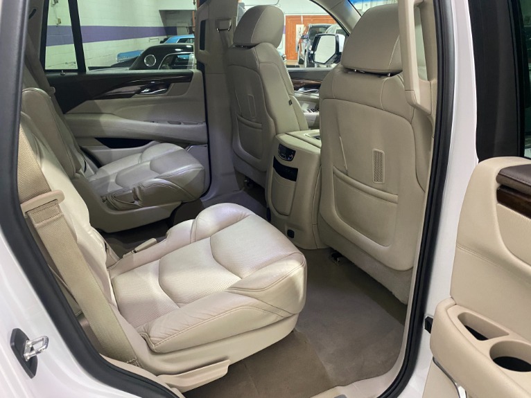 Used-2017-Cadillac-Escalade-Luxury-4x4