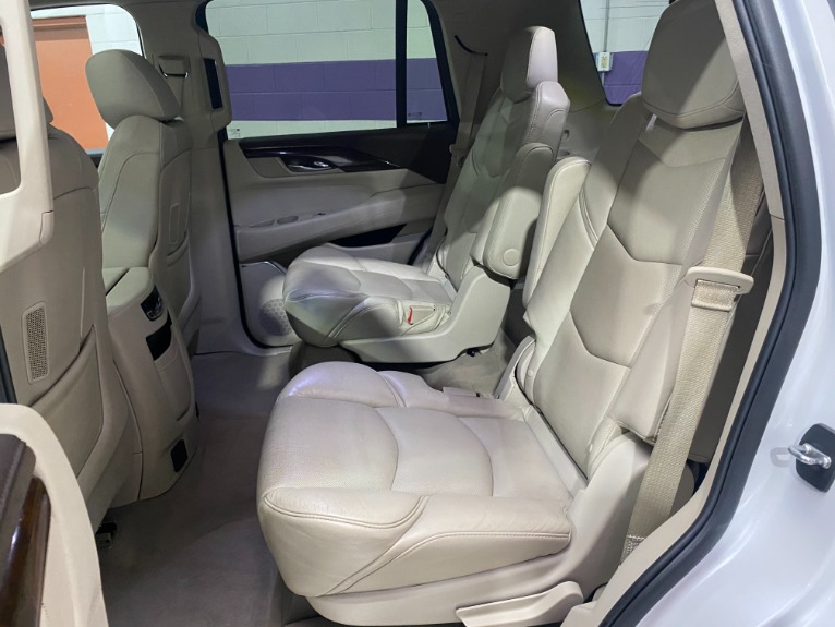 Used-2017-Cadillac-Escalade-Luxury-4x4