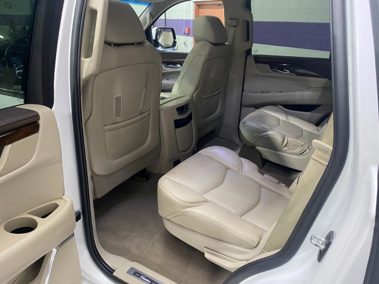 Used-2017-Cadillac-Escalade-Luxury-4x4