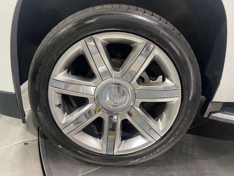 Used-2017-Cadillac-Escalade-Luxury-4x4