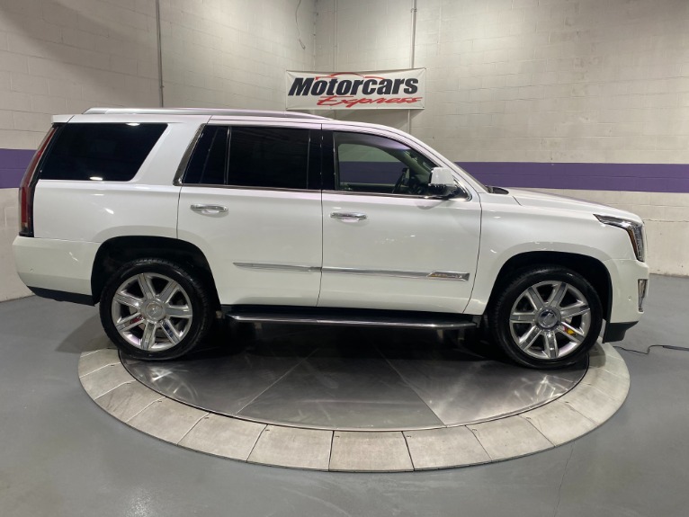 Used-2017-Cadillac-Escalade-Luxury-4x4