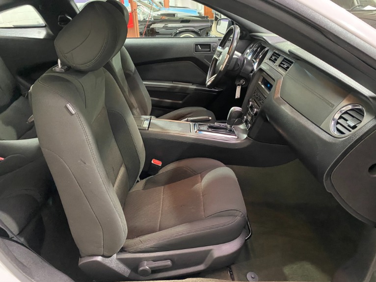 Used-2014-Ford-Mustang-V6-RWD