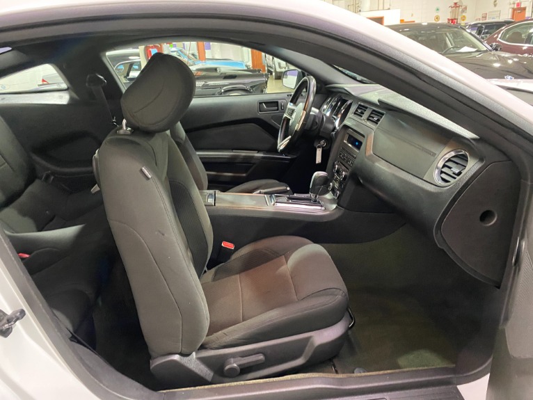 Used-2014-Ford-Mustang-V6-RWD