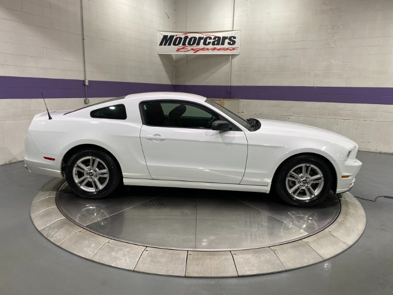 Used-2014-Ford-Mustang-V6-RWD