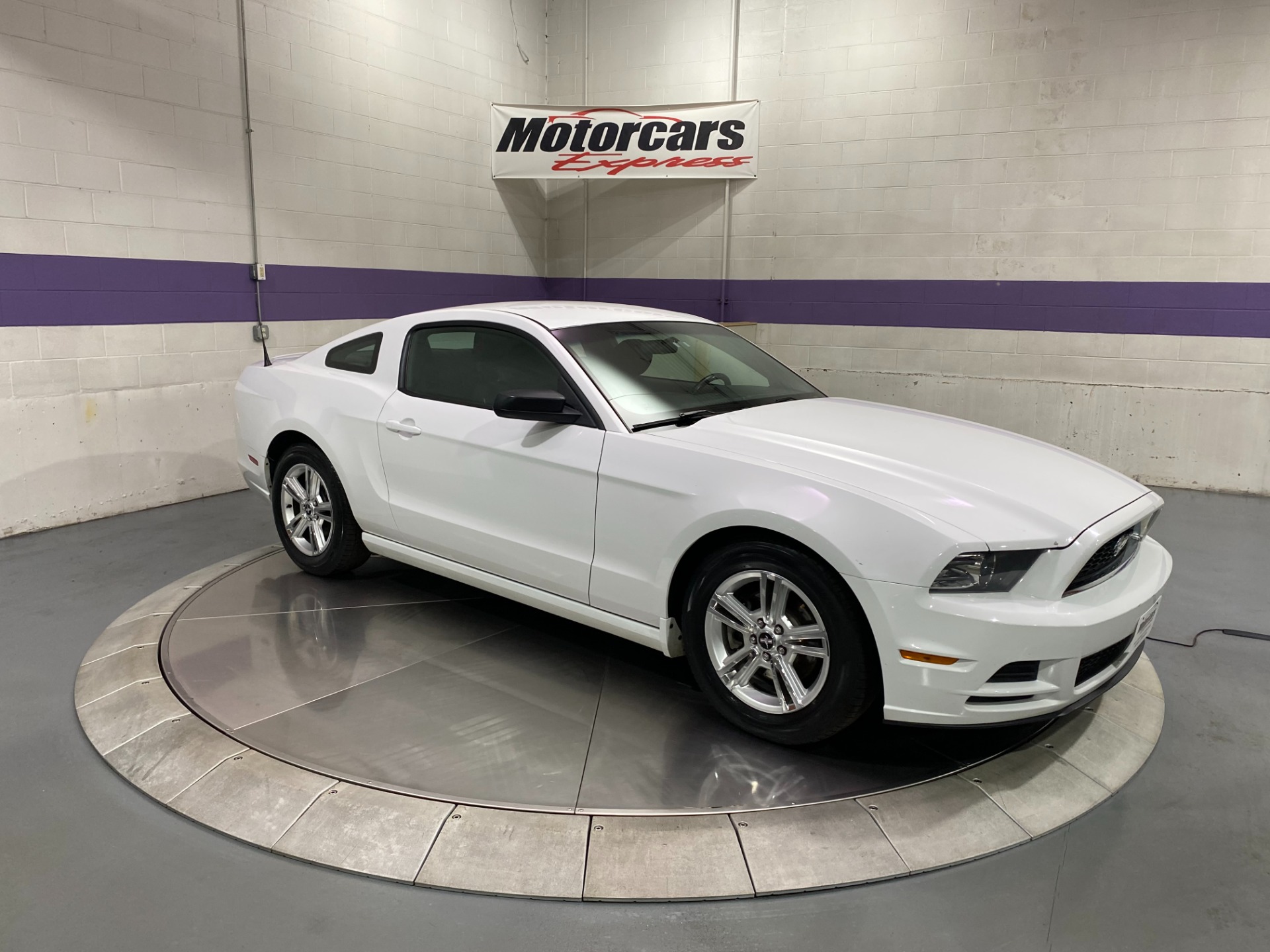 Used-2014-Ford-Mustang-V6-RWD
