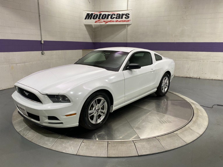 Used-2014-Ford-Mustang-V6-RWD