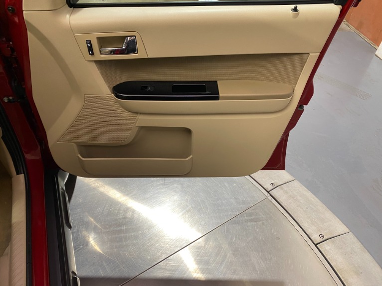 Used-2009-Ford-Escape-Limited-FWD