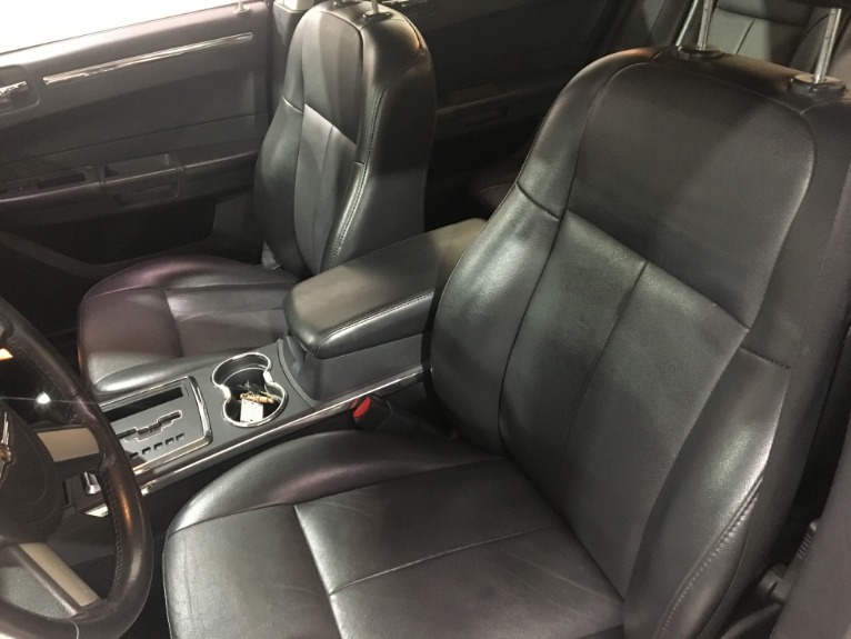 Used-2010-Chrysler-300-Touring
