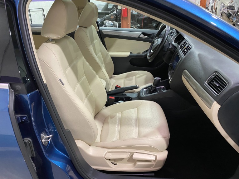 Used-2017-Volkswagen-Jetta-14T-SE