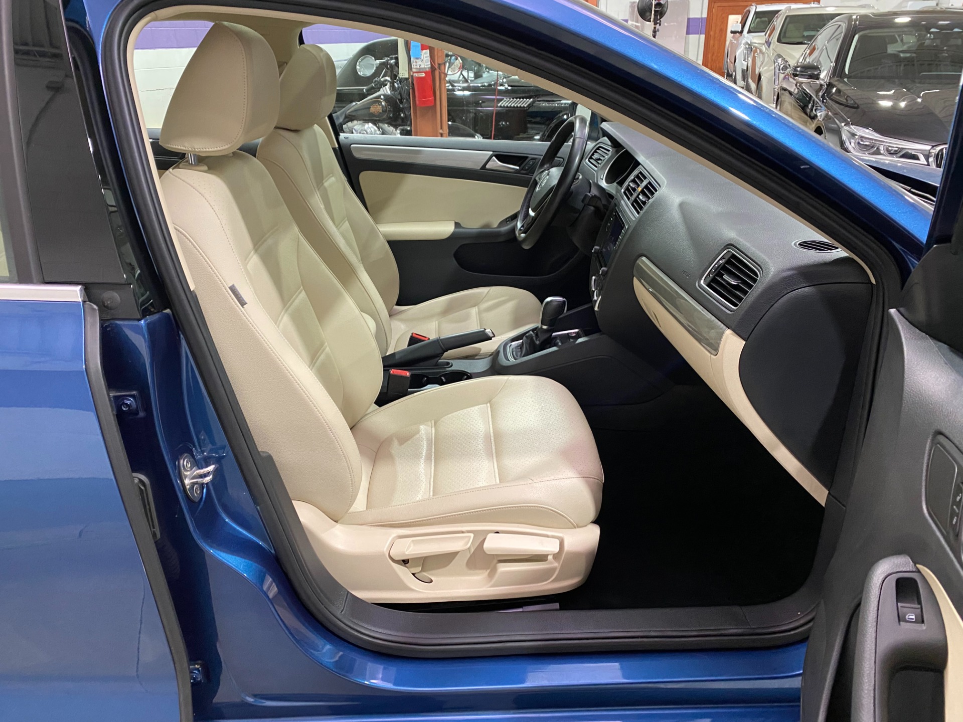 Used-2017-Volkswagen-Jetta-14T-SE