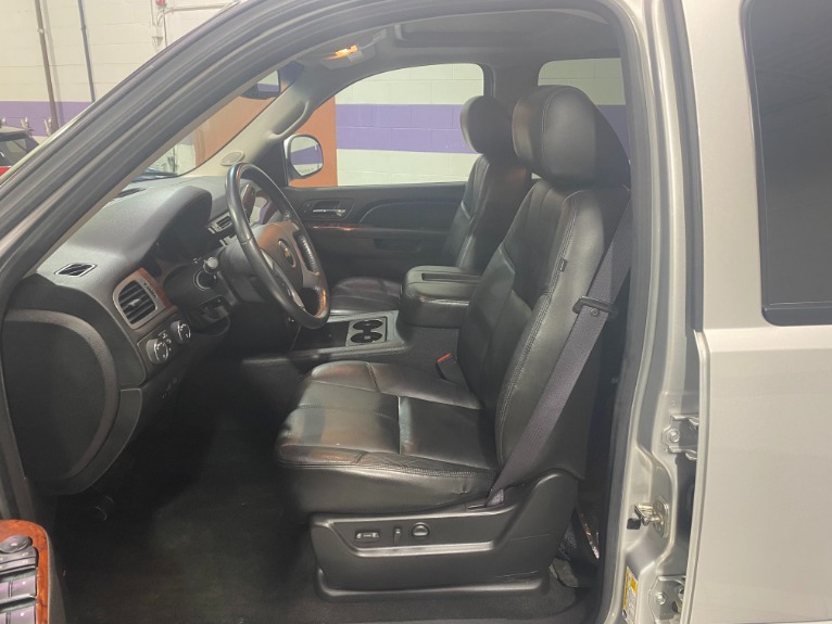 Used-2011-Chevrolet-Avalanche-LT-4X4