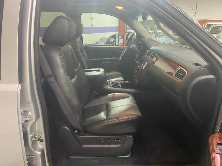 Used-2011-Chevrolet-Avalanche-LT-4X4