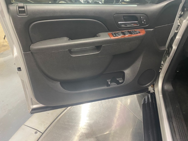 Used-2011-Chevrolet-Avalanche-LT-4X4