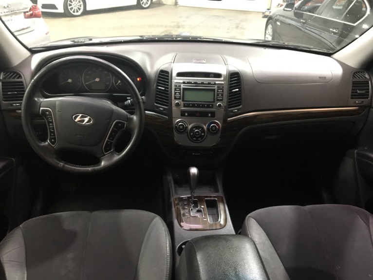 Used-2011-Hyundai-Santa-Fe-SE