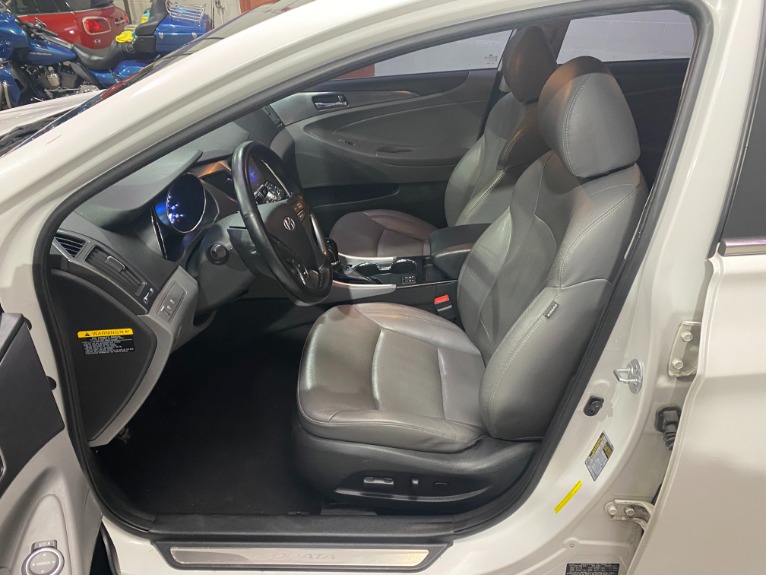 Used-2013-Hyundai-Sonata-Hybrid-Limited-FWD