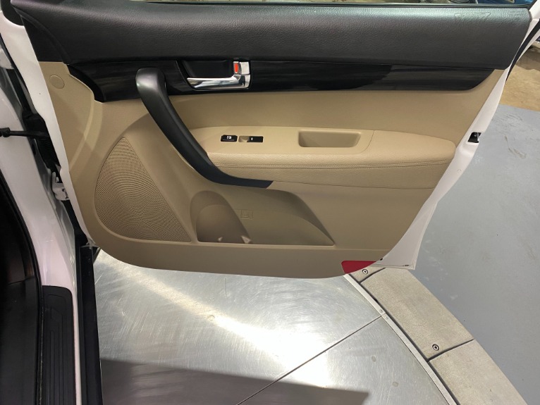 Used-2011-Kia-Sorento-EX-FWD