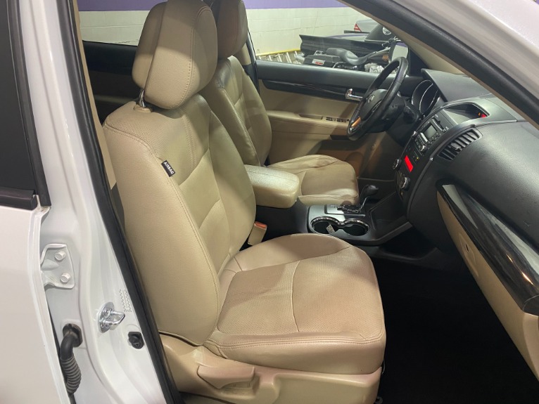 Used-2011-Kia-Sorento-EX-FWD