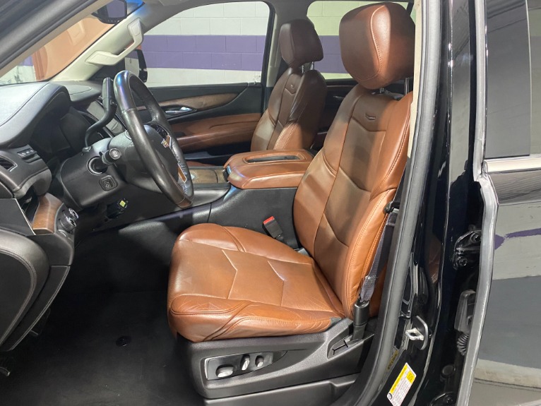 Used-2015-Cadillac-Escalade-Luxury-4X4