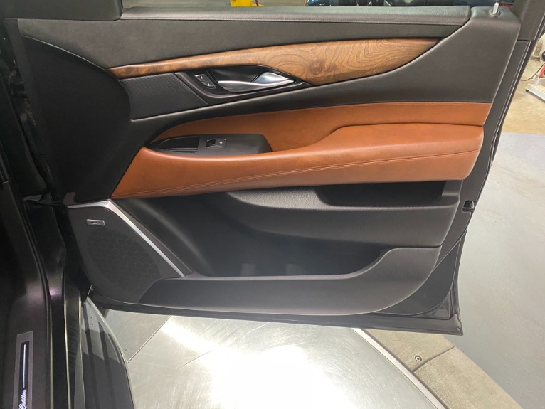 Used-2015-Cadillac-Escalade-Luxury-4X4