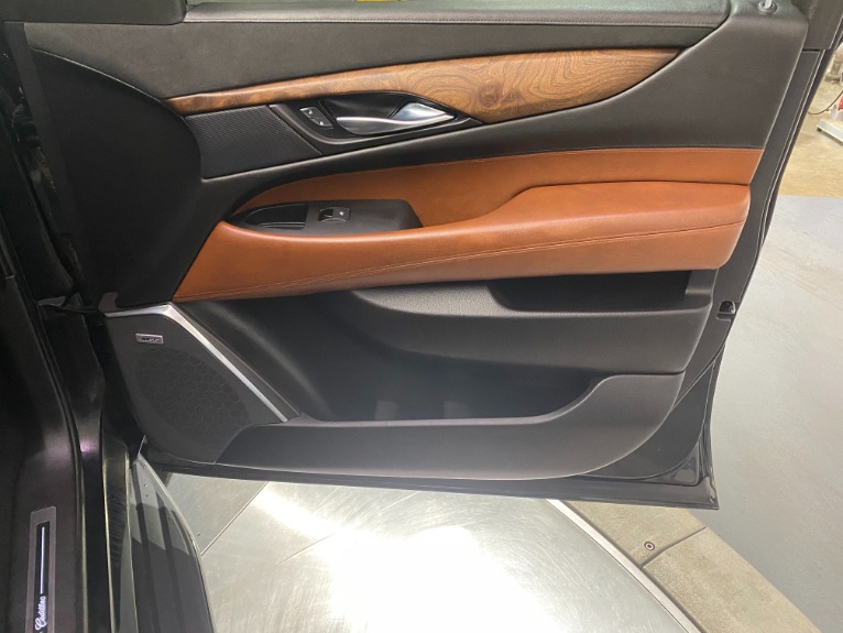 Used-2015-Cadillac-Escalade-Luxury-4X4