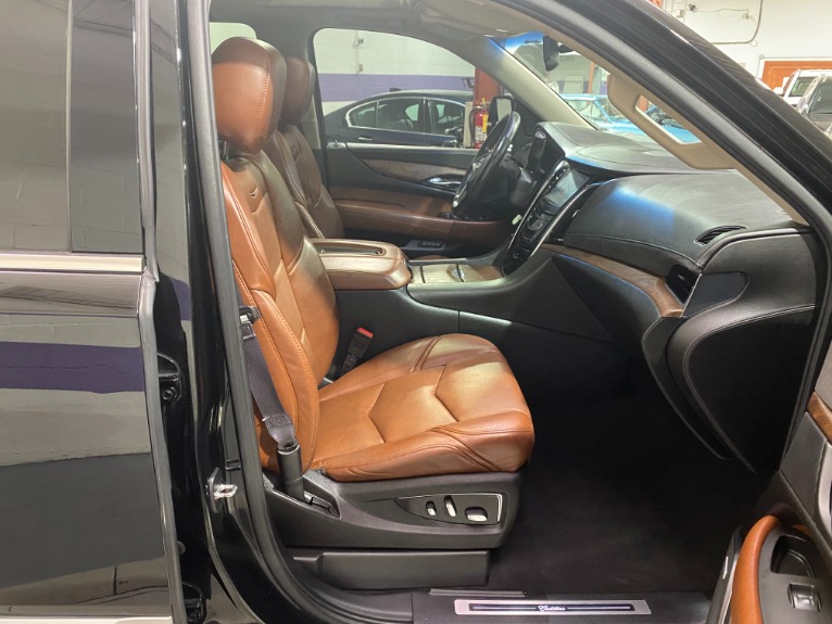 Used-2015-Cadillac-Escalade-Luxury-4X4