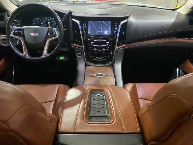 Used-2015-Cadillac-Escalade-Luxury-4X4
