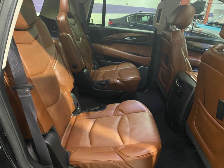 Used-2015-Cadillac-Escalade-Luxury-4X4