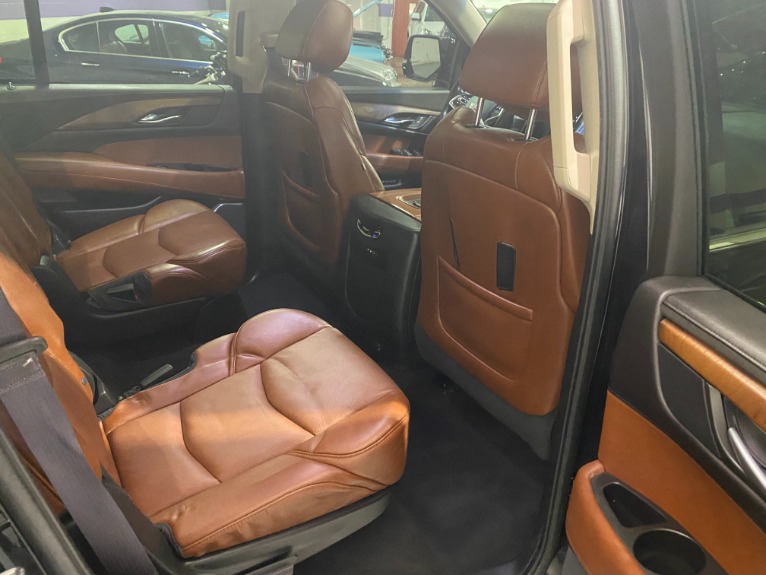 Used-2015-Cadillac-Escalade-Luxury-4X4