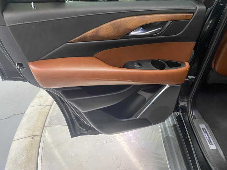 Used-2015-Cadillac-Escalade-Luxury-4X4