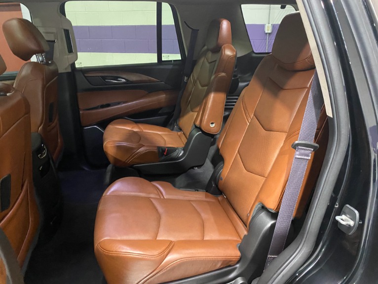 Used-2015-Cadillac-Escalade-Luxury-4X4