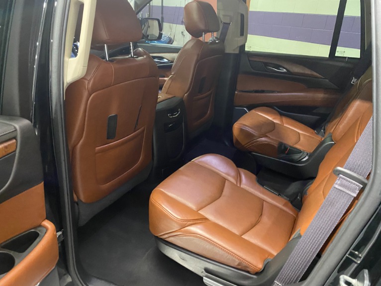 Used-2015-Cadillac-Escalade-Luxury-4X4