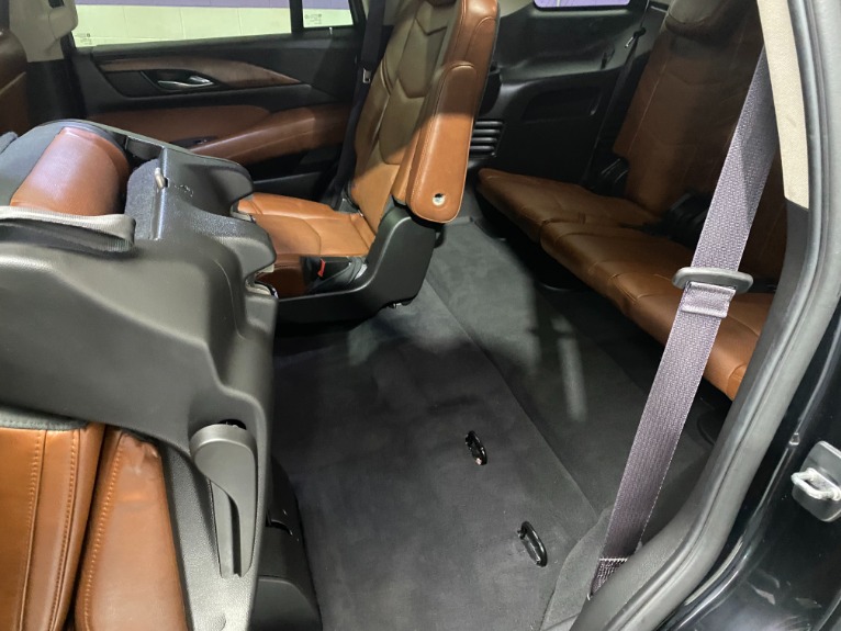 Used-2015-Cadillac-Escalade-Luxury-4X4