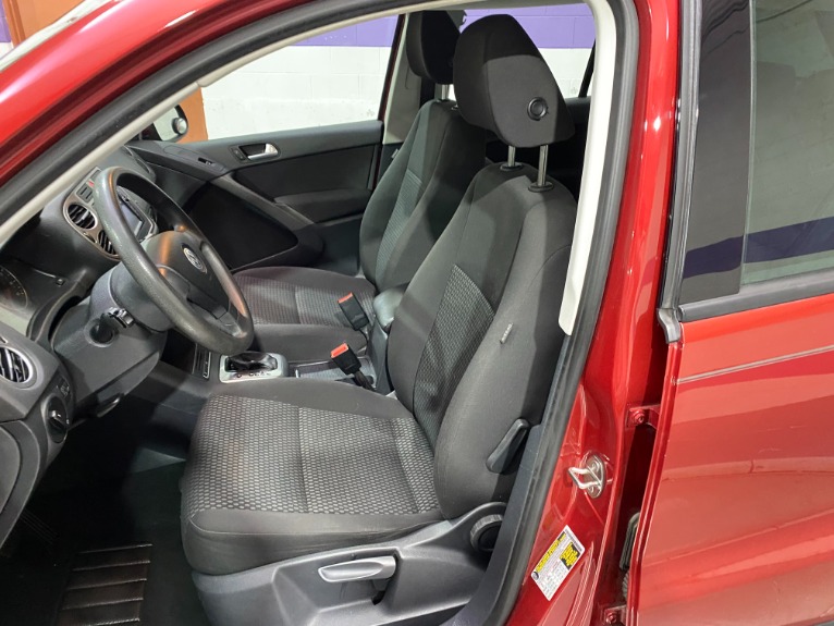 Used-2009-Volkswagen-Tiguan-FWD