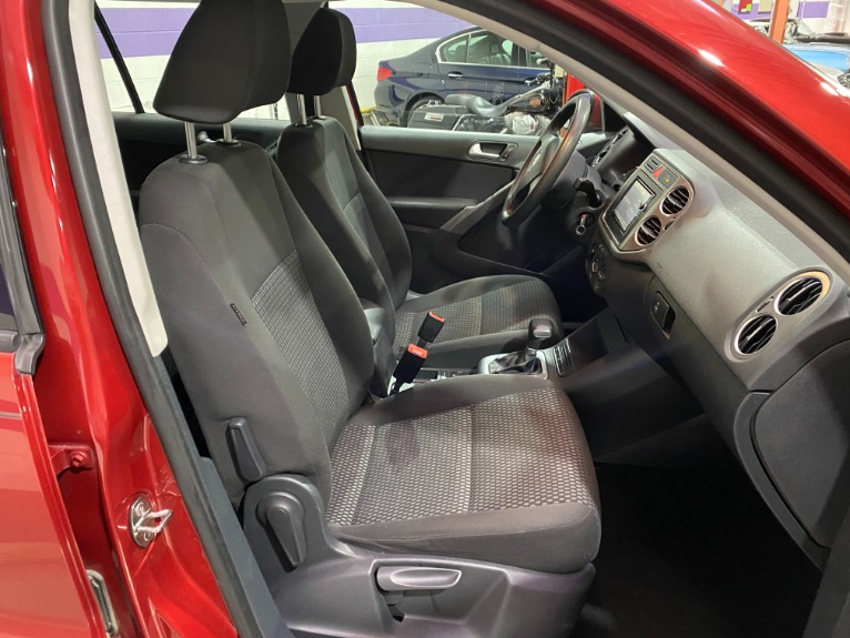 Used-2009-Volkswagen-Tiguan-FWD