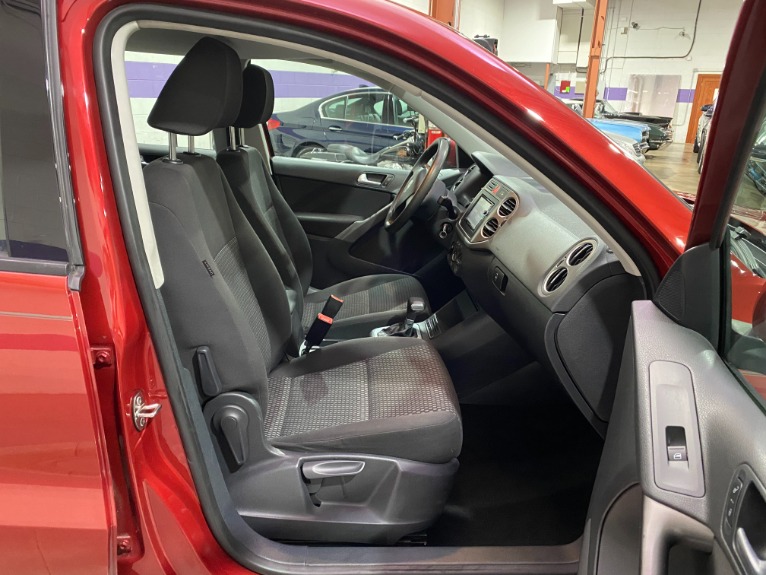 Used-2009-Volkswagen-Tiguan-FWD