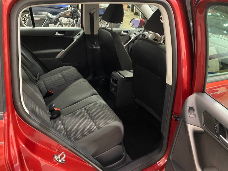 Used-2009-Volkswagen-Tiguan-FWD