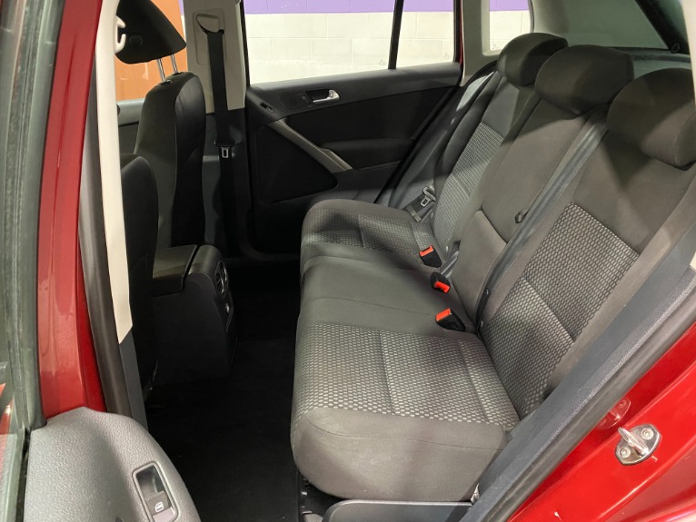 Used-2009-Volkswagen-Tiguan-FWD