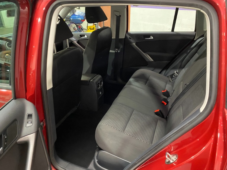 Used-2009-Volkswagen-Tiguan-FWD