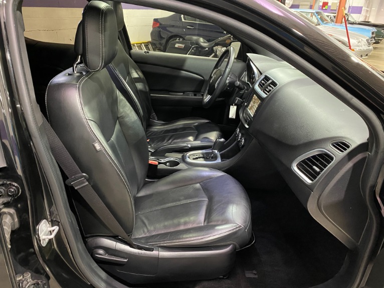 Used-2014-Dodge-Avenger-SXT-FWD